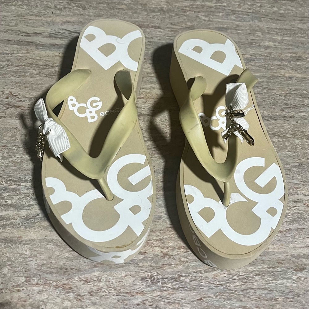 BCBG Girls Beige Flip Flops with Bow and charm